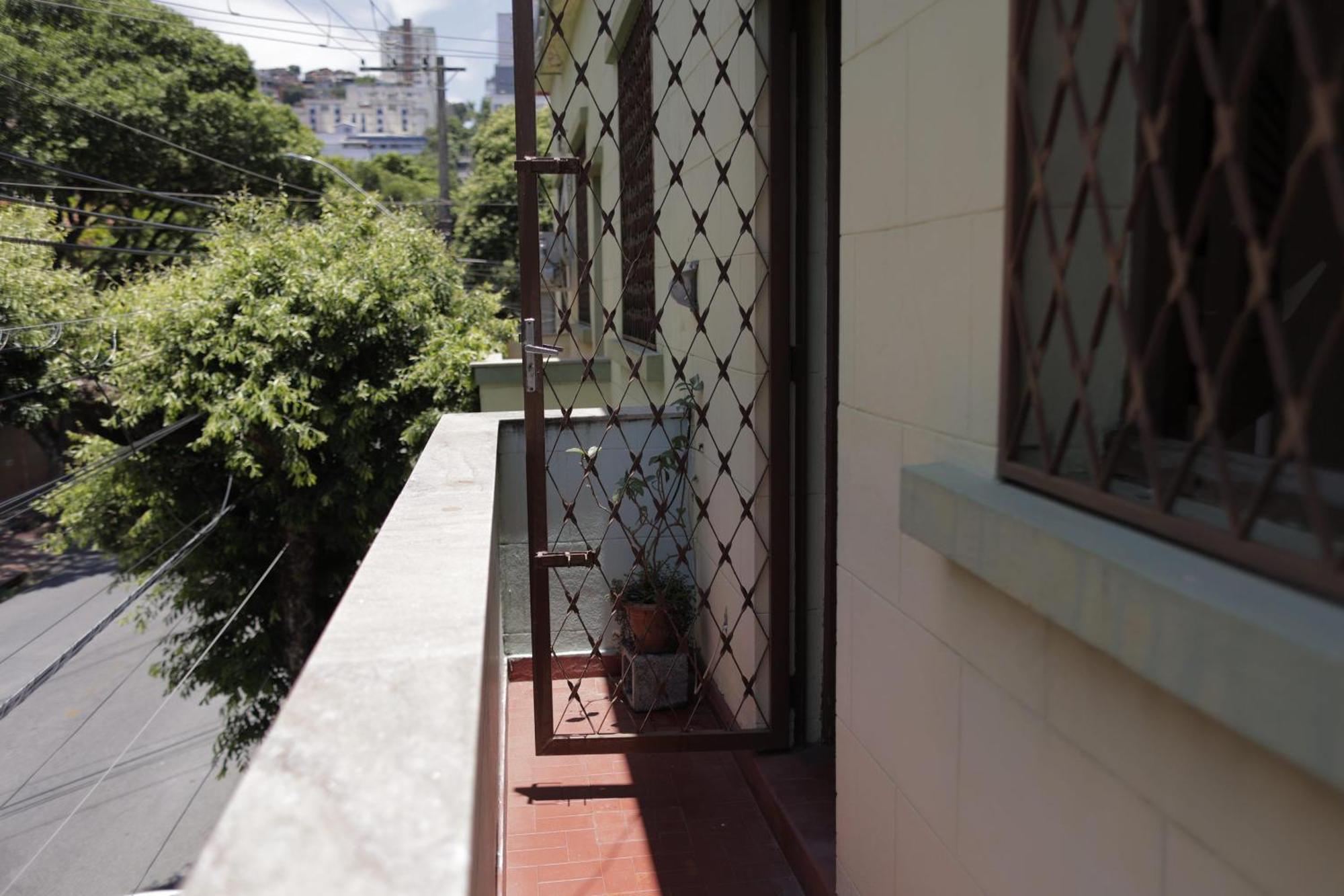 Quarto Casal Com Varanda Casa Caramel Belo Horizonte Luaran gambar